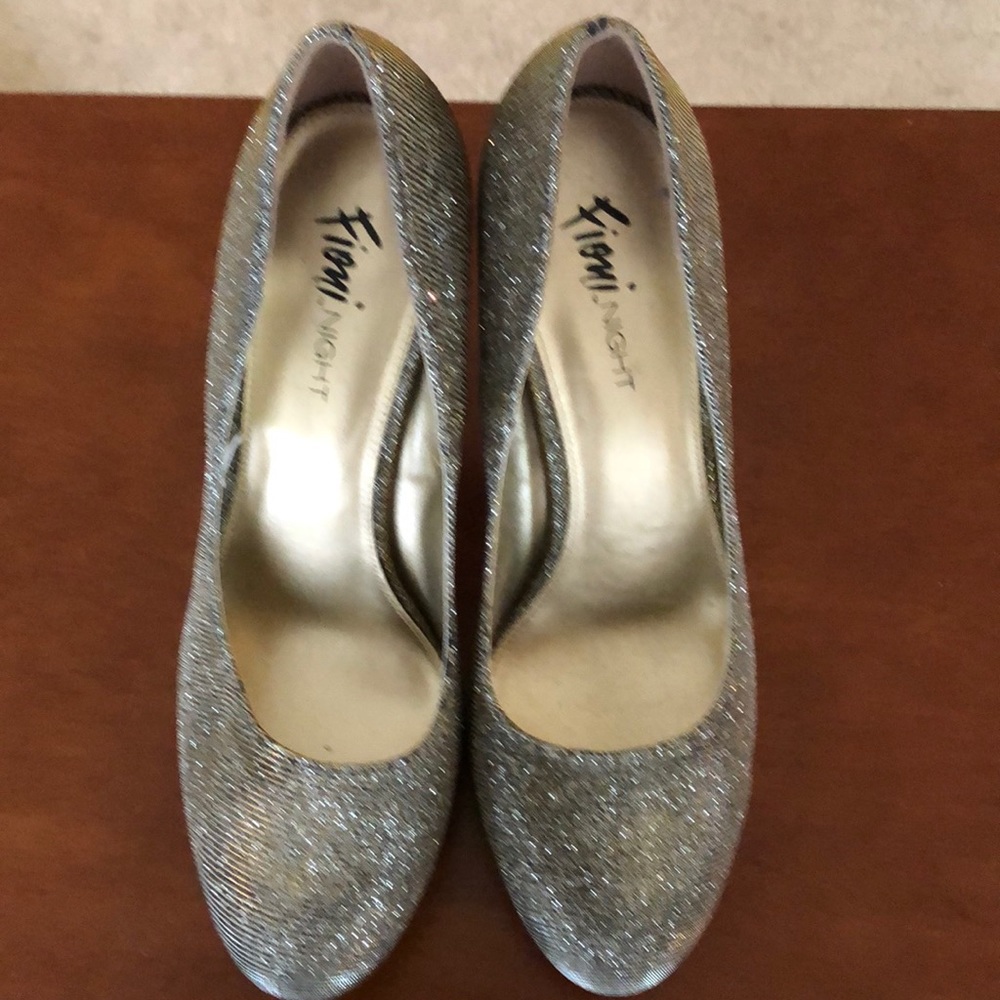 Fiona Women’s Gold/Silver Heels - Picture 2 of 6